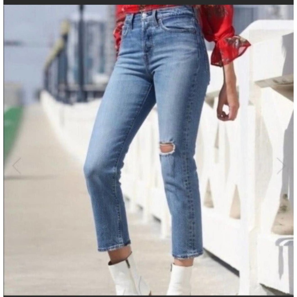 NEW Levi’s Wedgie Straight Leg Light Wash Blue Denim Distressed Jeans